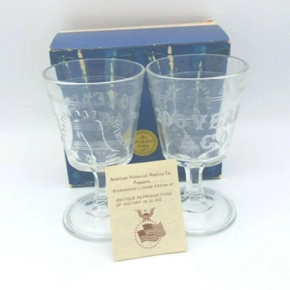 Pedestal Liberty Bell 1776-1976 Vintage Clear Glasses "200 Years Ago" Set of 2